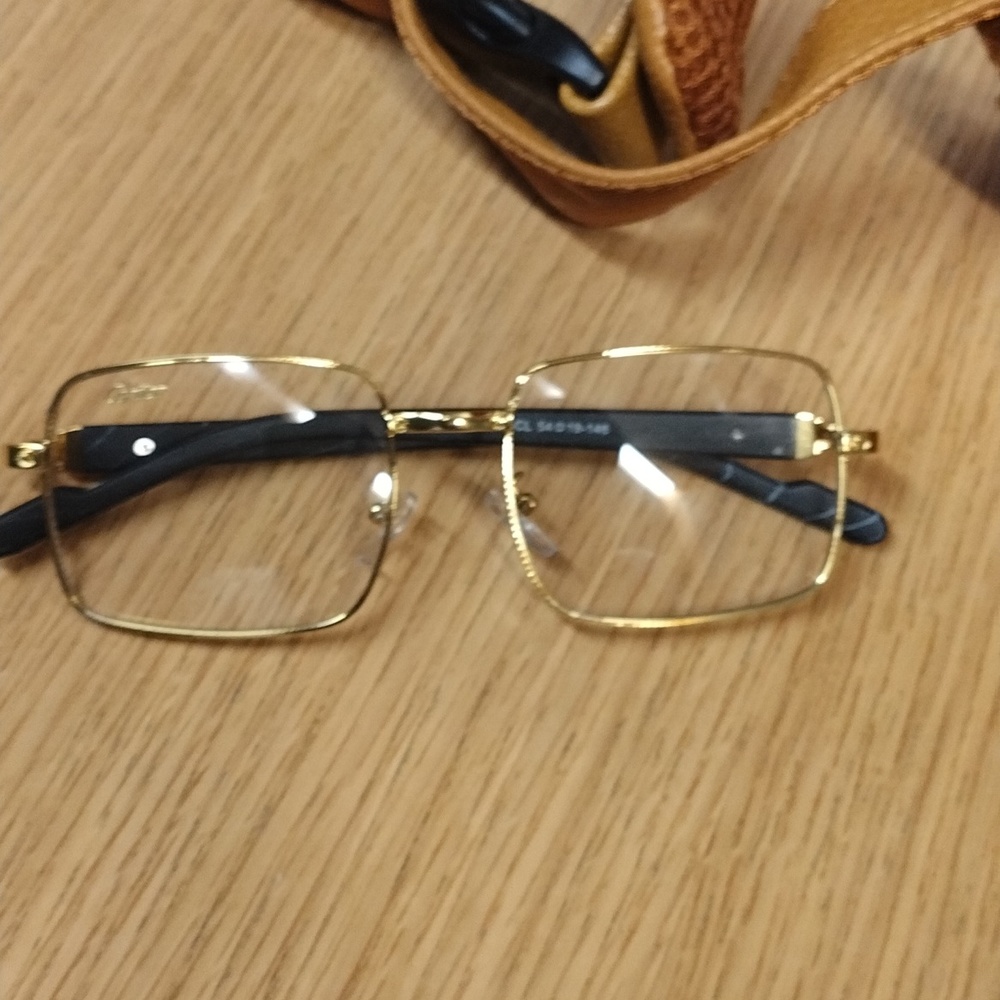 Glasses - Picture 3 of 6
